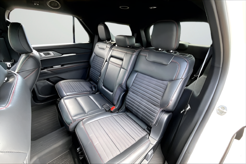 New 2026 Ford Explorer ST-Line w/ Premium Package RWD image 16