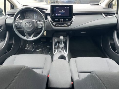 Used 2025 Toyota Corolla LE image 39
