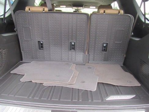 Used 2024 Chevrolet Suburban Premier image 8