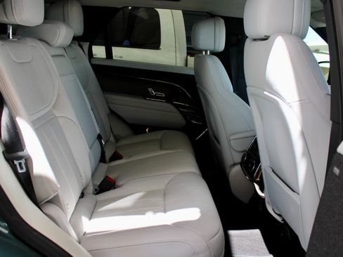 Used 2024 Land Rover Range Rover Sport SE image 17