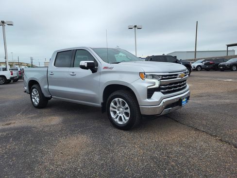 Used 2022 Chevrolet Silverado 1500 LTZ w/ Z71 Off-Road Package AWD/4WD image 7