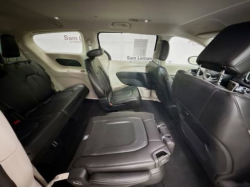 Used 2024 Chrysler Pacifica Touring-L image 26