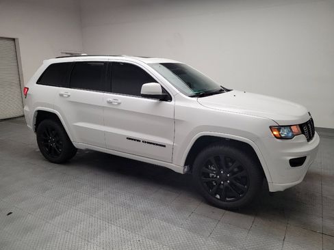 Used 2020 Jeep Grand Cherokee Altitude AWD/4WD image 11