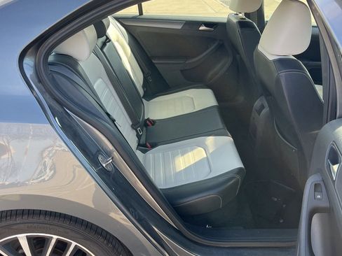 Used 2016 Volkswagen Jetta Sport image 6