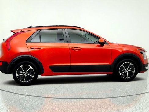 Used 2023 Kia Niro LX FWD image 4