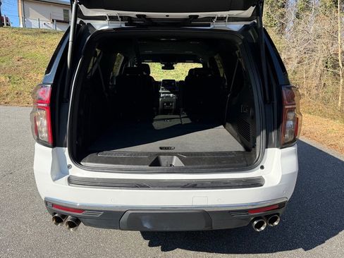 Used 2023 Chevrolet Suburban Premier image 20