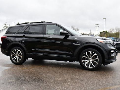 Used 2023 Ford Explorer ST-Line w/ Class IV Trailer Tow Package image 8