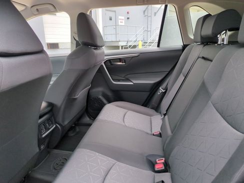 Used 2025 Toyota RAV4 XLE AWD/4WD image 18