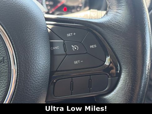 Used 2017 Jeep Renegade Altitude AWD/4WD image 18