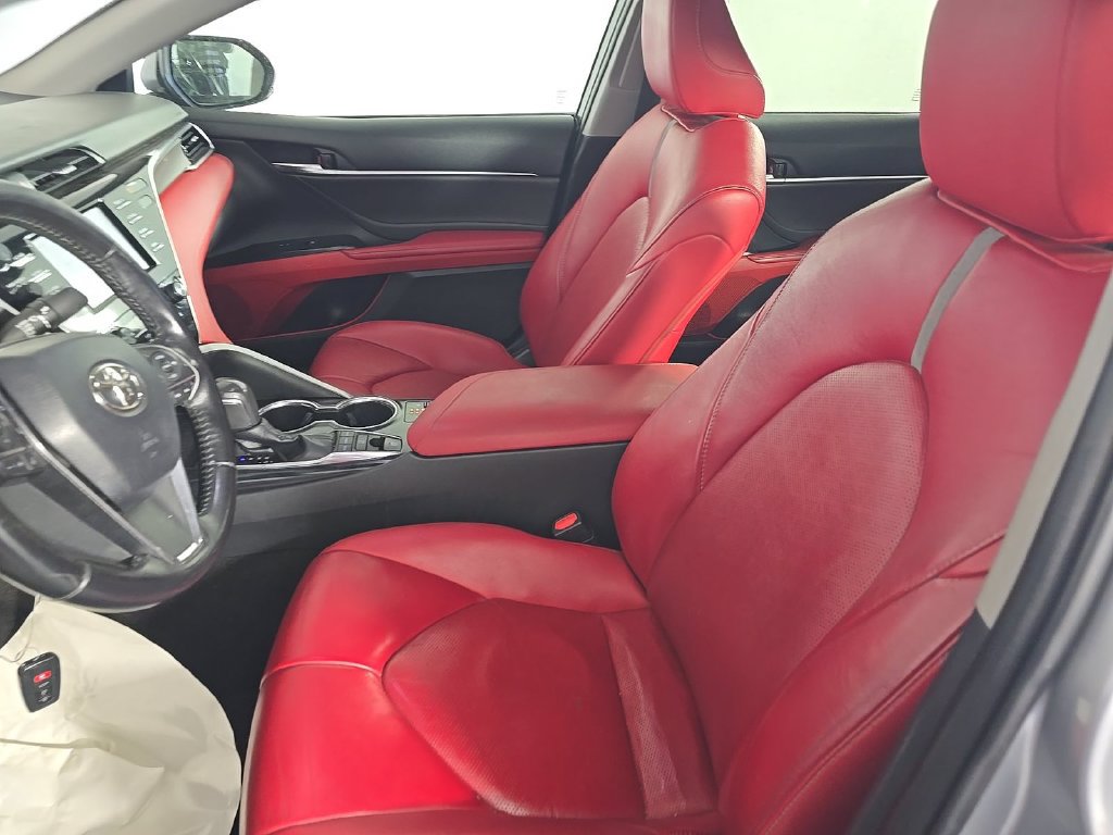 Used 2018 Toyota Camry XSE FWD image 2