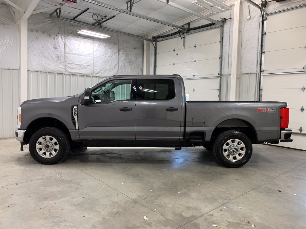 Used 2023 Ford F350 XLT w/ FX4 Off-Road Package AWD/4WD image 3