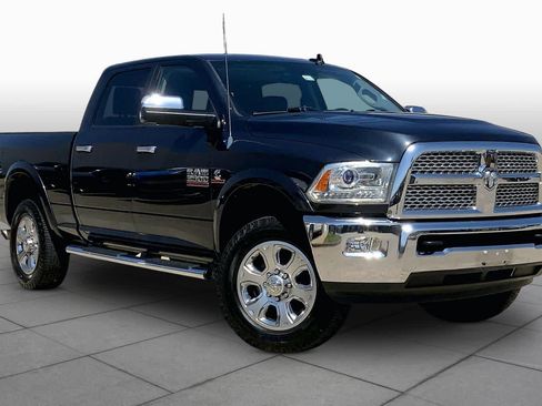 Used 2014 RAM 2500 Laramie w/ Convenience Group AWD/4WD image 3