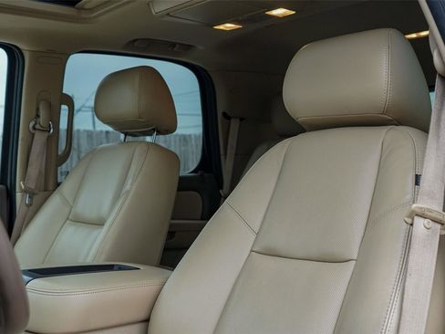 Used 2011 Chevrolet Tahoe LTZ RWD image 11