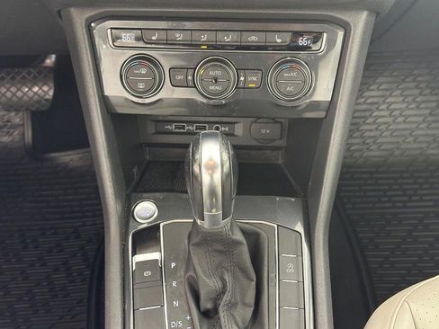 Used 2019 Volkswagen Tiguan SE image 17