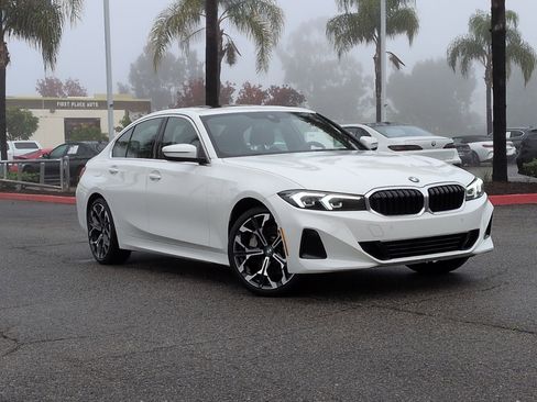 Used 2025 BMW 330i 330i w/ M Sport Package image 2