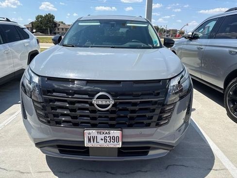 Used 2026 Nissan Pathfinder Platinum AWD/4WD image 3