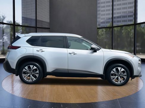 Used 2023 Nissan Rogue SV w/ SV Premium B Package image 2