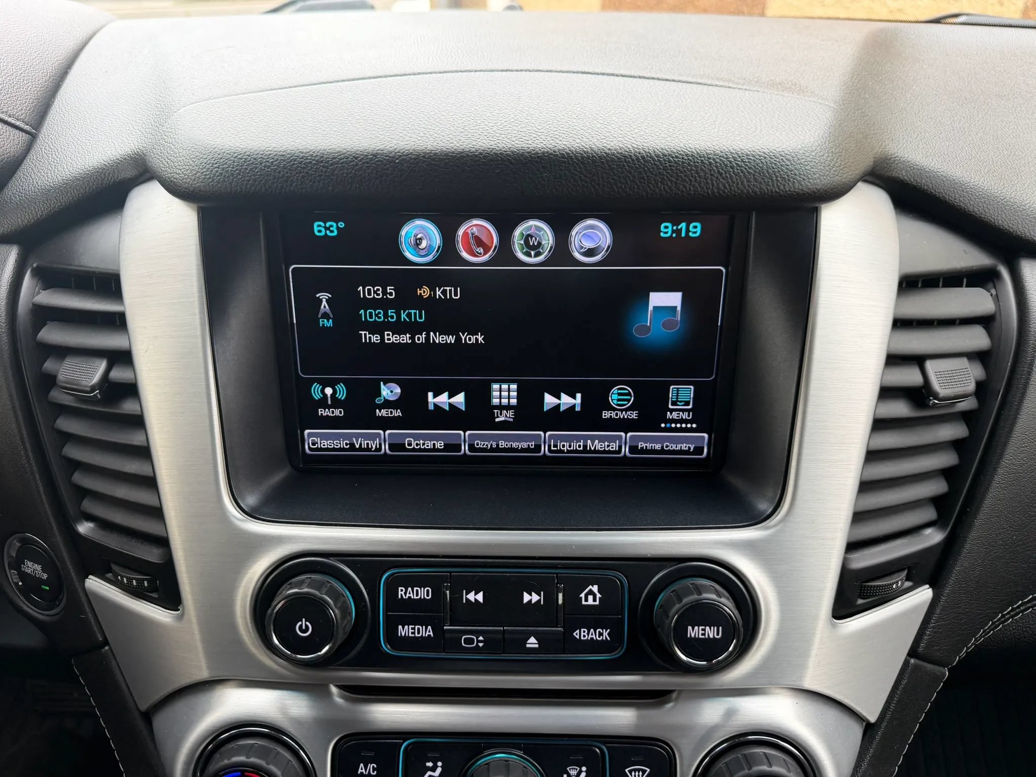 Used 2017 GMC Yukon SLT w/ Premium Edition AWD/4WD image 19
