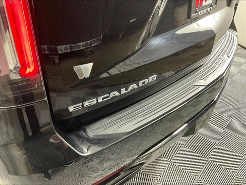 Used 2024 Cadillac Escalade ESV Sport AWD/4WD image 24