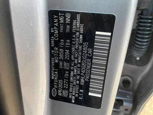 Used 2025 Hyundai Elantra Limited image 31