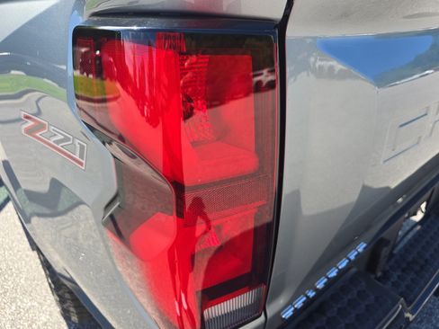 Used 2024 Chevrolet Colorado Z71 w/ Z71 Convenience Package 2 AWD/4WD image 29