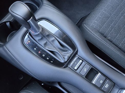 Used 2023 Honda HR-V LX image 15