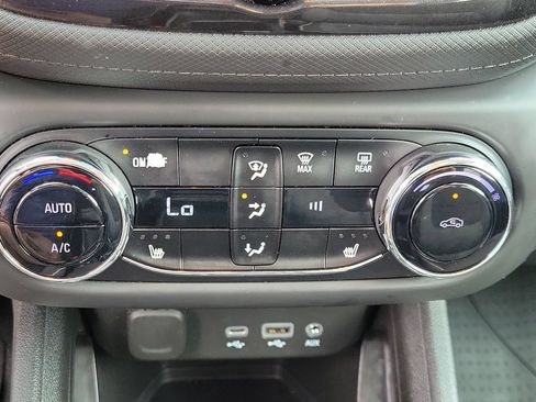 Used 2021 Chevrolet TrailBlazer LT w/ Convenience Package FWD image 27