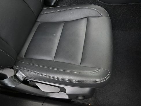 Certified 2025 Volvo XC40 B5 Core image 12