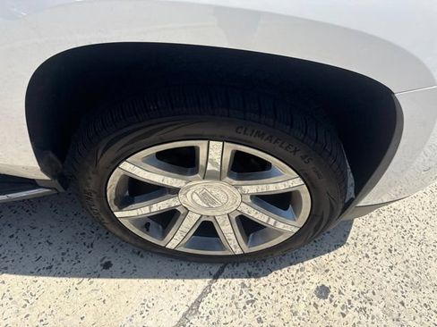 Used 2019 Cadillac Escalade Luxury AWD/4WD image 9
