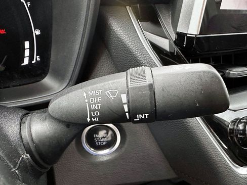 Used 2025 Toyota Corolla SE w/ SE Premium Package FWD image 27