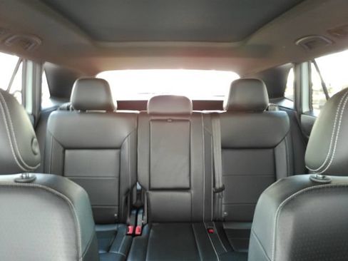 Used 2021 Volkswagen Atlas Cross Sport SE FWD image 32