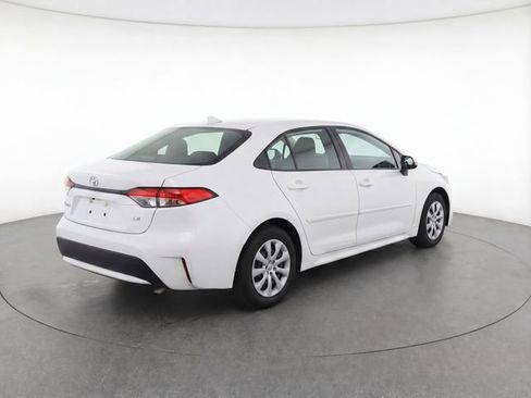 Used 2025 Toyota Corolla LE image 8