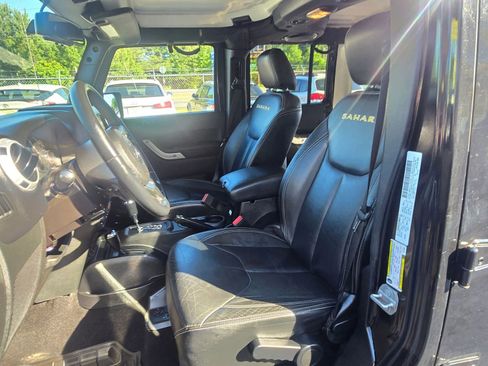 Used 2014 Jeep Wrangler Unlimited Sahara w/ Dual Top Group AWD/4WD image 5