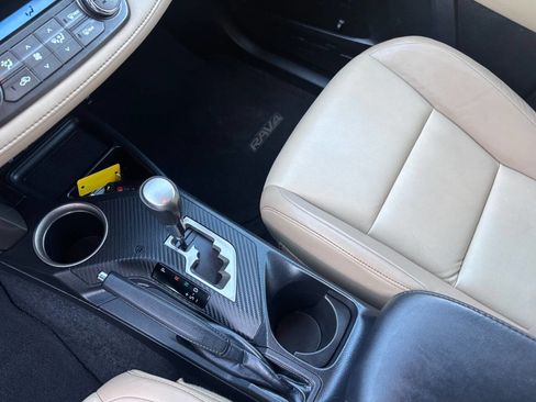Used 2014 Toyota RAV4 Limited image 19