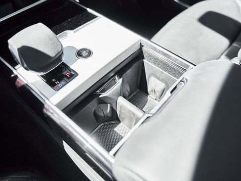 Used 2024 Land Rover Range Rover SE image 55