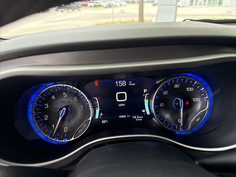 Used 2025 Chrysler Pacifica Select FWD image 20
