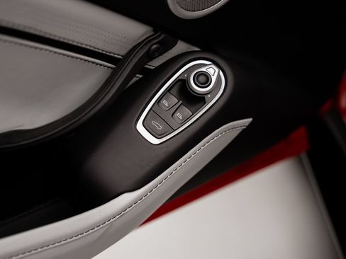 Used 2023 Aston Martin V8 Vantage Coupe RWD image 53