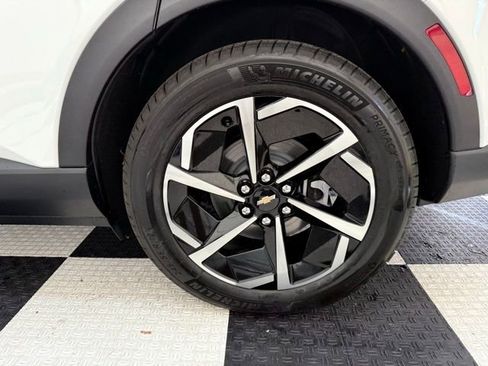 New 2026 Chevrolet Equinox EV LT image 11