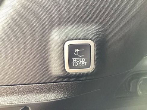 New 2025 Jeep Grand Cherokee Limited w/ Black Appearance Package image 16