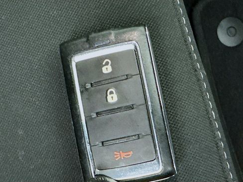 Used 2023 Jeep Grand Cherokee L Laredo image 37