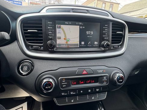 Used 2019 Kia Sorento SX image 12