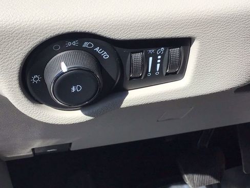 Used 2023 Chrysler Pacifica Limited image 22