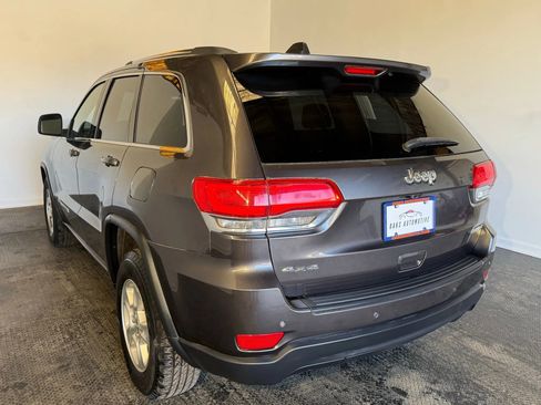 Used 2017 Jeep Grand Cherokee Laredo w/ Quick Order Package 23E AWD/4WD image 4