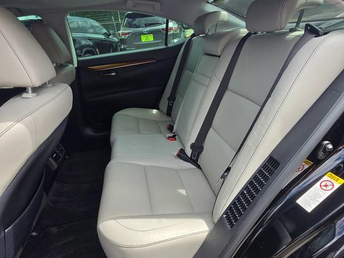 Used 2014 Lexus ES 300h w/ Luxury Package w/Bamboo Trim FWD image 9