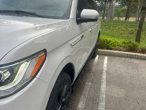 Certified 2022 Lincoln Navigator L Reserve AWD/4WD image 2