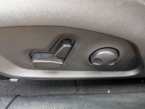 Used 2025 Jeep Compass Limited image 14