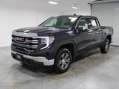 Used 2024 GMC Sierra 1500 SLT image 4
