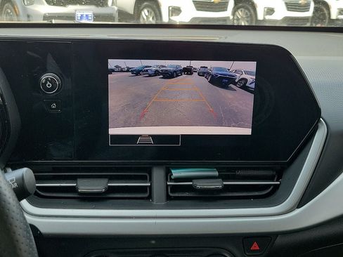 Used 2025 Chevrolet Trax RS w/ Sunroof Package FWD image 16