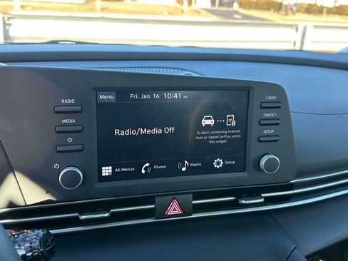 Used 2024 Hyundai Elantra SE image 24