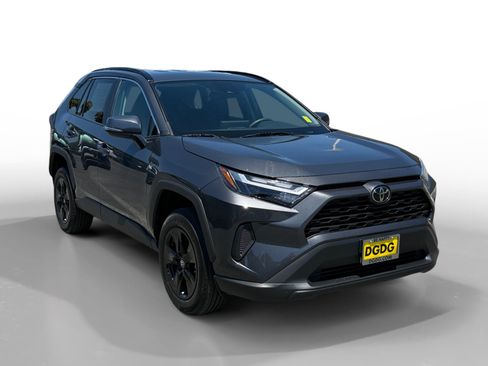 Used 2025 Toyota RAV4 XLE FWD image 7
